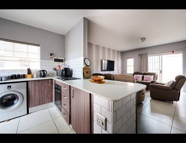 2 BEDROOM DUPLEX FOR SALE IN HALFWAY GARDENS